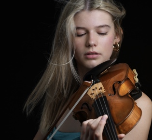 Chloe Prins Violin