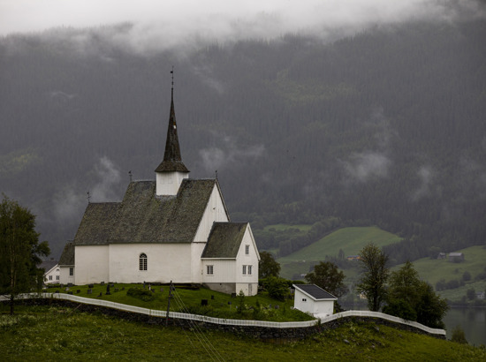 Ulnes Kirke, Tom Henning Bratlie