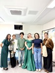 De kvinnelige finalistene med hovedprodusenten fra KBS. Fra venstre: Samantha Hargreaves, Aitana Sanz, produsent Jiwon Kang, Hanne Marit Mordal Iversen, Sophie Gordeladze og Fanny Valentin.